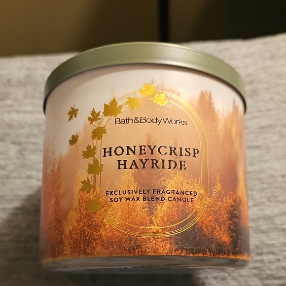 Bath & Body Works Honeycrisp Hayride 3-Wick Candle NWT - Picture 2 of 5